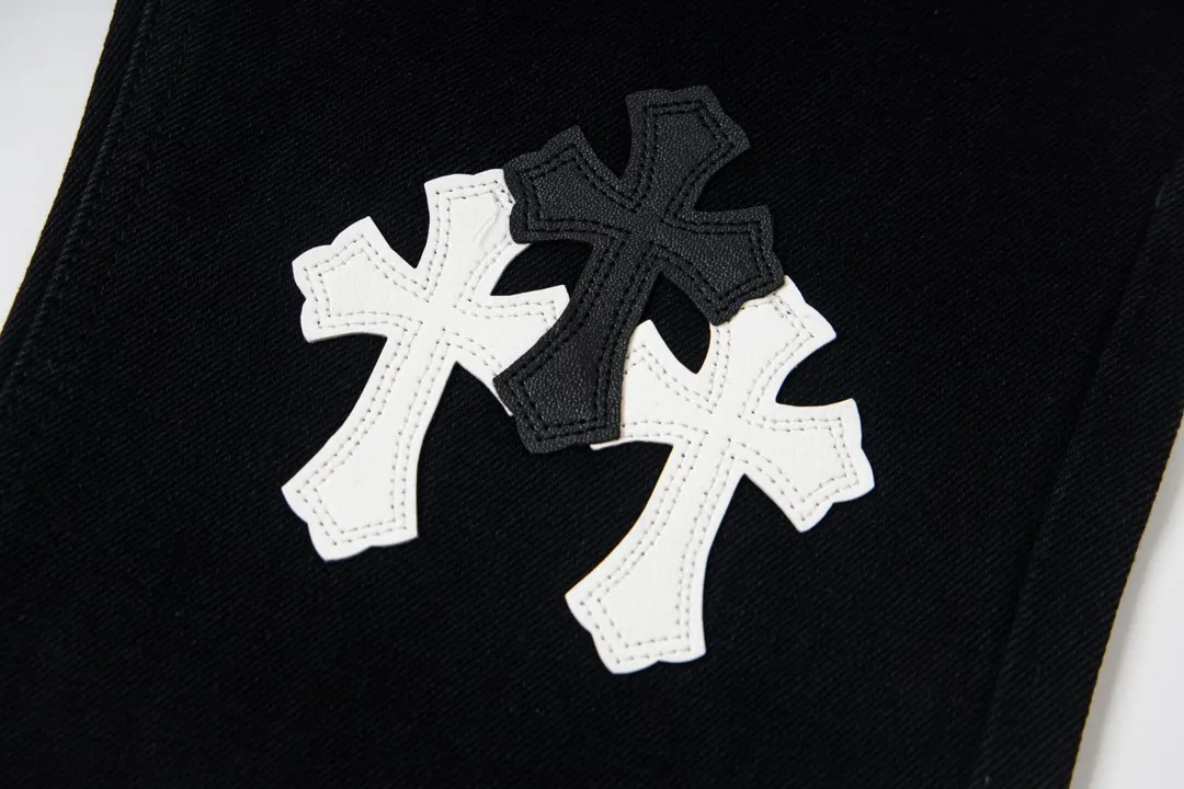 P270 model number Y847 Chrome Hearts & CH city limited series Sanskrit cross patch patchwork leather jeans require finished products to be washed and then disassembled and hand-stitched with sheepskin cross leather and then spliced ​​together to complete. The whole process is too complicated to explain. The texture can be seen in the hand, and it looks good. The styles with different washed textures are very friendly to people with thin legs and thick legs. The straight version is very flattering to the leg shape. The moderate length is timeless and can be matched easily and casually. It is the basic styling foundation for various styles and is a must-have in the wardrobe! The fabric is stiff but also makes the upper body soft without losing texture. The washing process is even more perfect. It is a must-have item for everyone! ! ! Washed wheat, hang tag, pants label, three labels are complete, the upper body effect is particularly stiff and stylish, super stylish, same style for men and women - Color: Size: 28 30 32 34